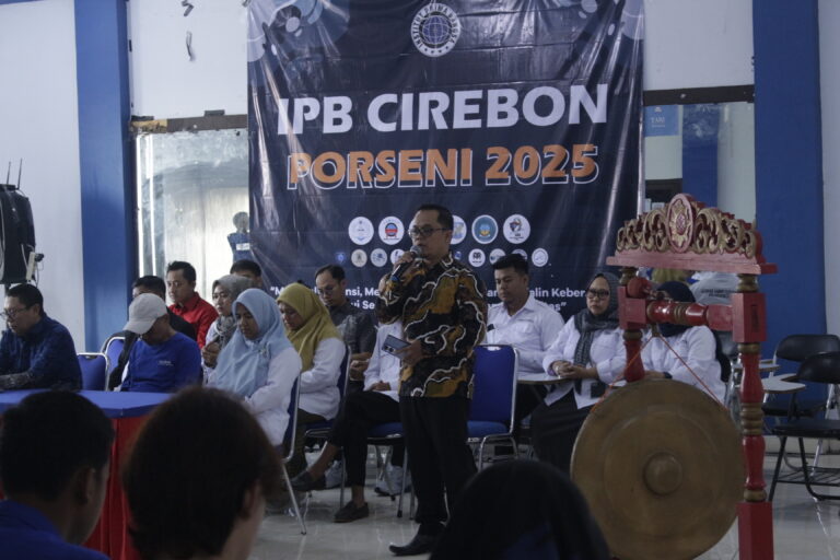 Hari Kesatu Lomba Puisi Hingga Tarik Tambang Berlangsung Sengit dan Meriah