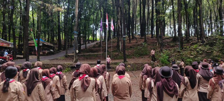 Camping Racana IPB Cirebon dan Mahasiswa PGSD: Pengukuhan Anggota dan Praktik Pramuka